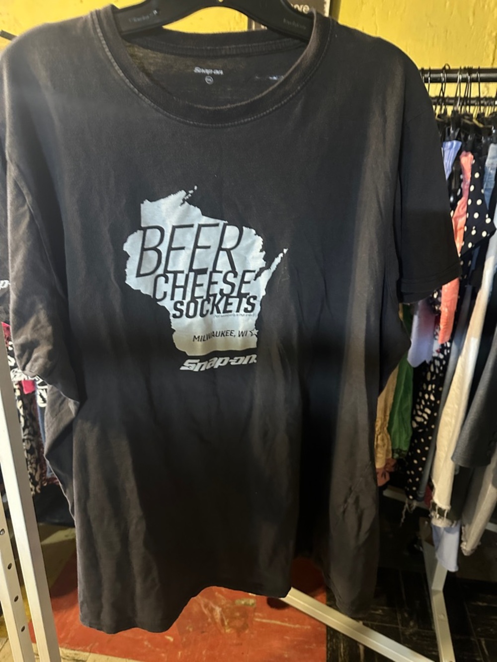 Snap Black Graphic 'Beer Cheese Sockets' T‑Shirt XL L